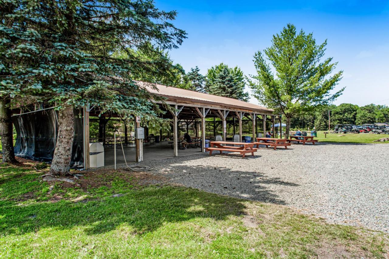 Friendship Lodge Pocono Lake Екстер'єр фото