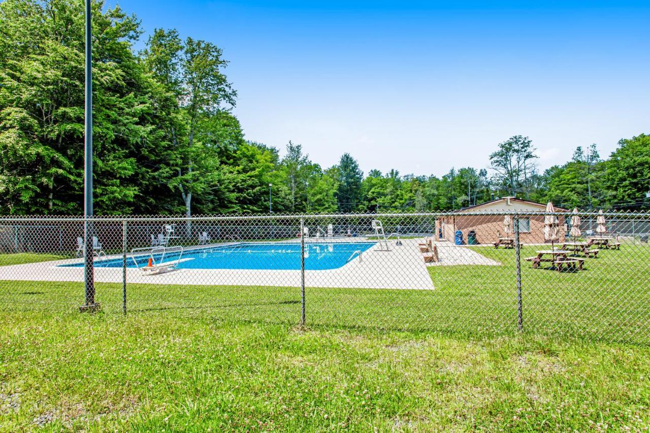 Friendship Lodge Pocono Lake Екстер'єр фото