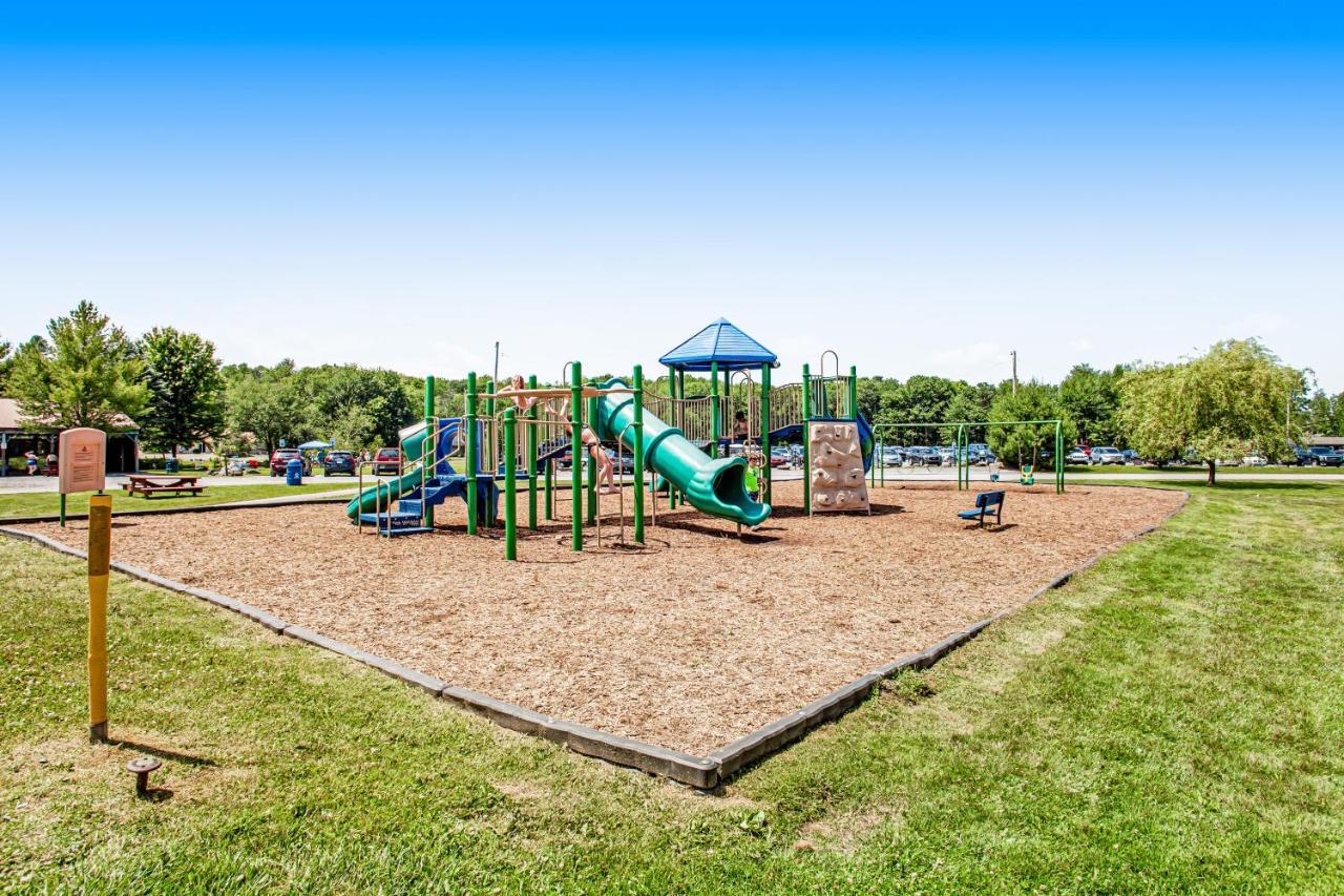 Friendship Lodge Pocono Lake Екстер'єр фото